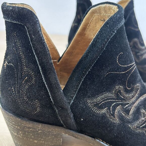 Elegant Black Ankle Boots with Intricate Stitching. The brand is Circle G. - Picture 13 of 16